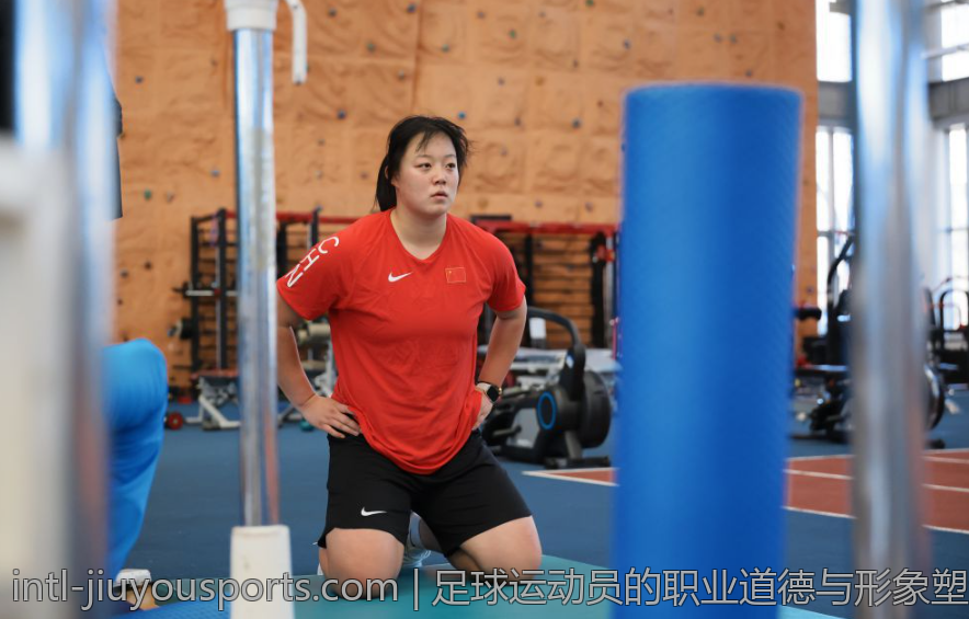足球运动员的职业道德与形象塑造