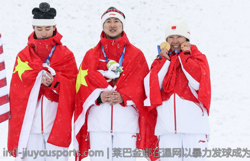 莱巴金娜在温网以暴力发球成为焦点赛事选手