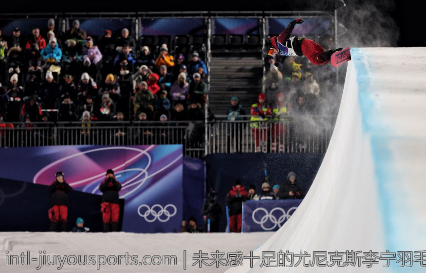 未来感十足的尤尼克斯李宁羽毛球拍2026新品震撼上市